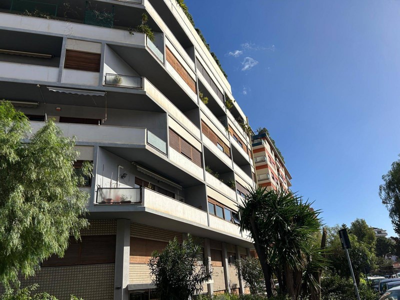 Quadrilocale in Affitto a Palermo, 1'000&euro;, 113 m²