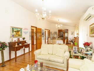 Appartamento in Vendita a Misterbianco, 159'000&euro;, 156 m²