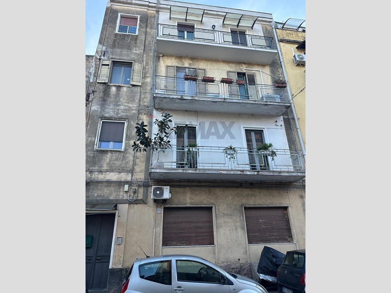 Trilocale in Vendita a Catania, 108'000&euro;, 90 m²