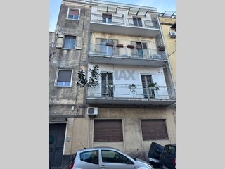 Trilocale in Vendita a Catania, 108'000&euro;, 90 m²