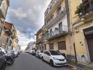 Trilocale in Vendita a Catania, 108'000&euro;, 90 m²
