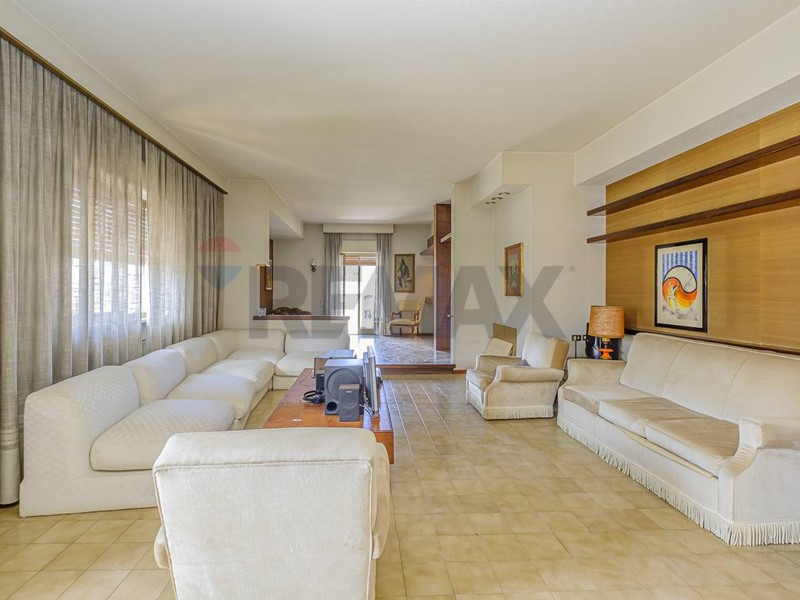 Appartamento in Vendita a Misterbianco, 150'000&euro;, 170 m²