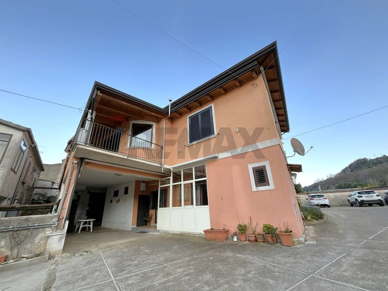 Trilocale in Vendita a Dragoni, 49'000&euro;, 135 m²