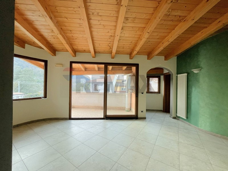 Quadrilocale in Vendita a Dragoni, 99'000&euro;, 150 m²