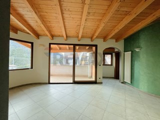 Quadrilocale in Vendita a Dragoni, 99'000&euro;, 150 m²