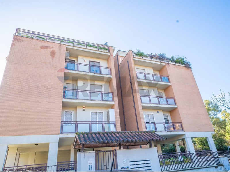 Trilocale in Vendita a Roma, 237'000&euro;, 95 m²