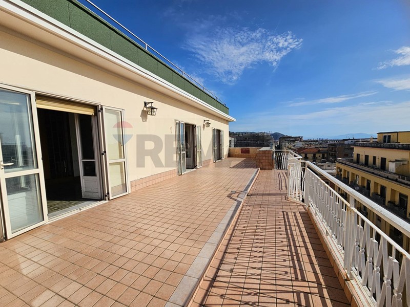 Appartamento in Vendita a Salerno, 250 m²