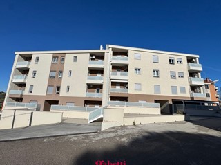 Quadrilocale in Vendita a San Salvo, 168'000&euro;, 75 m², con Box