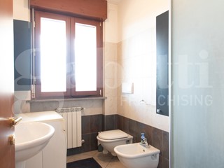 Bilocale in Vendita a Cesano Maderno, 155'000&euro;, 55 m², arredato, con Box