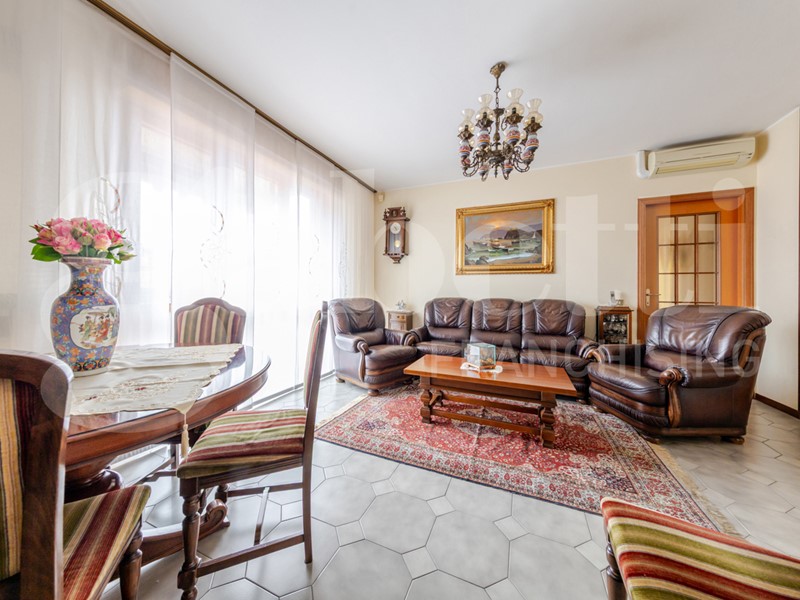 Quadrilocale in Vendita a Rozzano, 350'000&euro;, 110 m², arredato, con Box