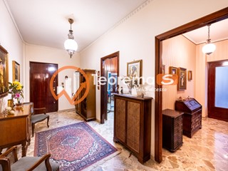 Appartamento in Vendita a Palermo, 298'000&euro;, 210 m²