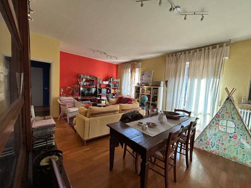 Appartamento in Vendita a Parma, 250'000&euro;, 112 m²