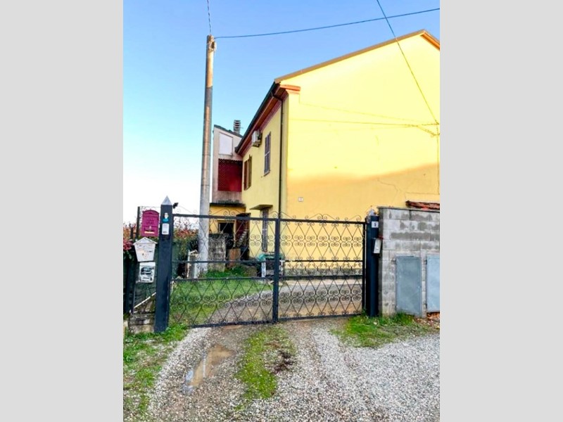 Appartamento in Vendita a Alessandria, zona Spinetta Marengo, 12'750&euro;, 104 m²