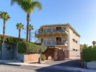 Appartamento in Vendita a Tremestieri Etneo, 249'000&euro;, 144 m²