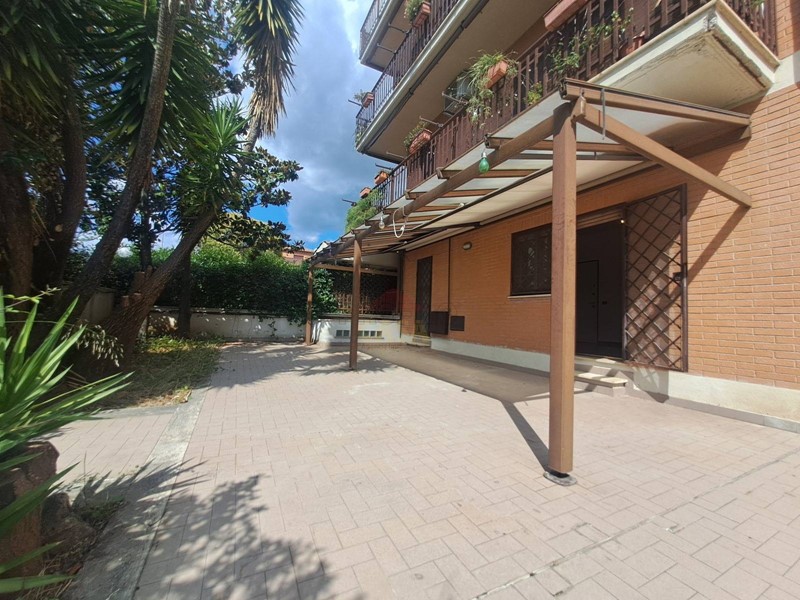 Trilocale in Vendita a Roma, 310'000&euro;, 95 m²