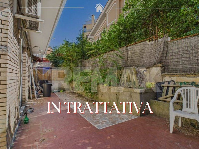 Trilocale in Vendita a Roma, 209'000&euro;, 75 m²