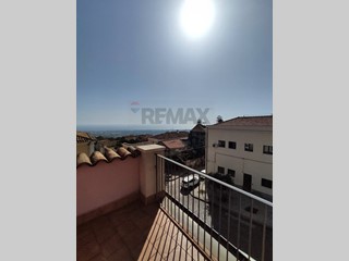 Appartamento in Vendita a Piedimonte Etneo, 160'000&euro;, 170 m²