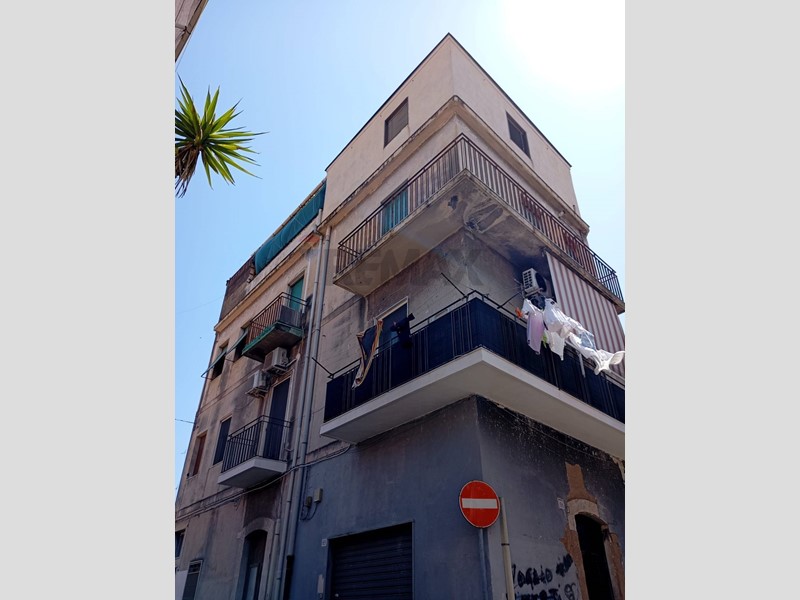 Appartamento in Vendita a Catania, 120'000&euro;, 150 m²