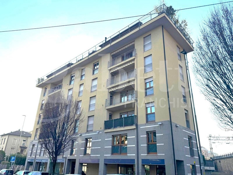 Bilocale in Vendita a Bergamo, 165'000&euro;, 62 m², con Box