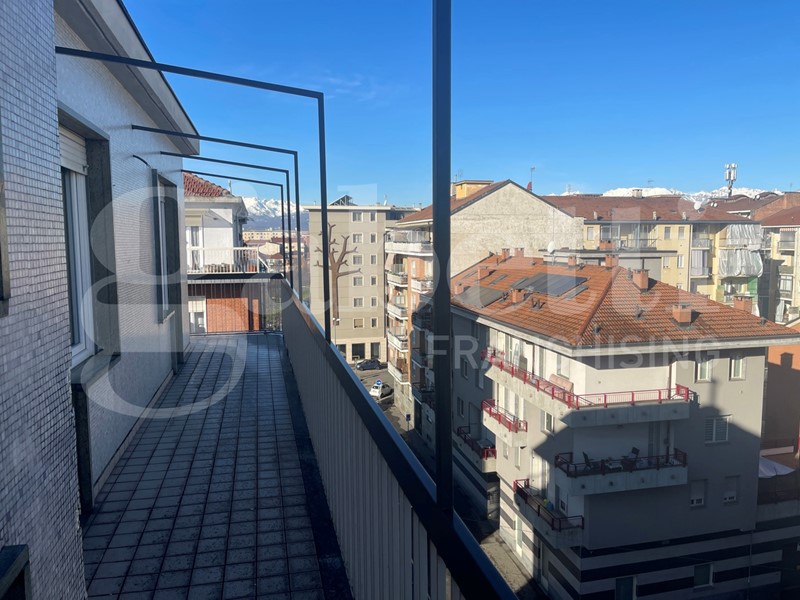 Attico in Affitto a Torino, 800&euro;, 115 m²