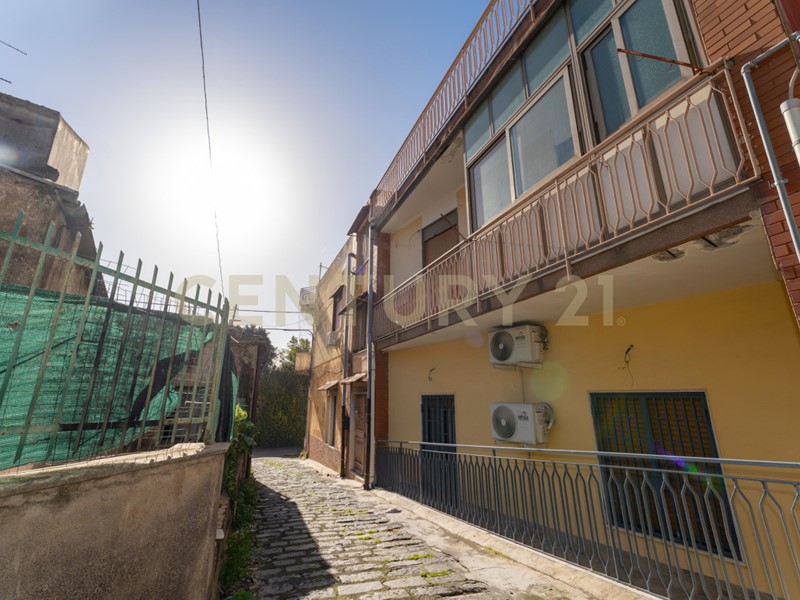 Appartamento in Vendita a Catania, 164'000&euro;, 111 m²