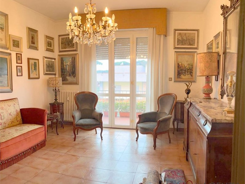 Appartamento in Vendita a Viareggio, 275'000&euro;, 140 m²