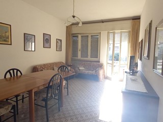 Appartamento in Vendita a Camaiore, zona Lido di Camaiore, 350'000&euro;, 95 m², arredato, con Box