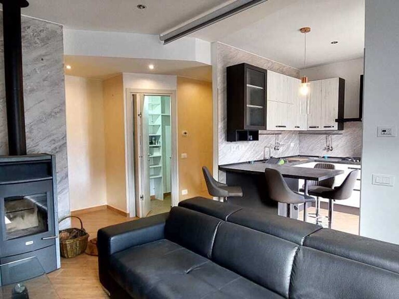 Trilocale in Vendita a Imperia, zona Porto Maurizio, 169'000&euro;, 64 m²