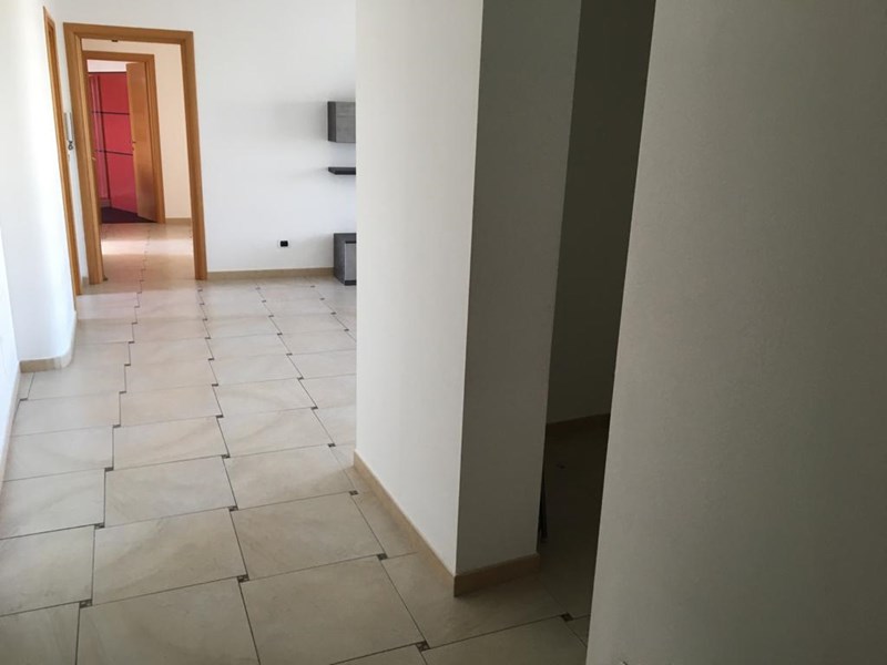 Quadrilocale in Affitto a Bari, zona moDUGNO/CARBONARA, 750&euro;, 100 m²