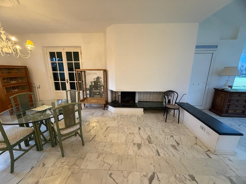 Appartamento in Vendita a Massa, zona Ronchi, 350'000&euro;, 150 m², arredato