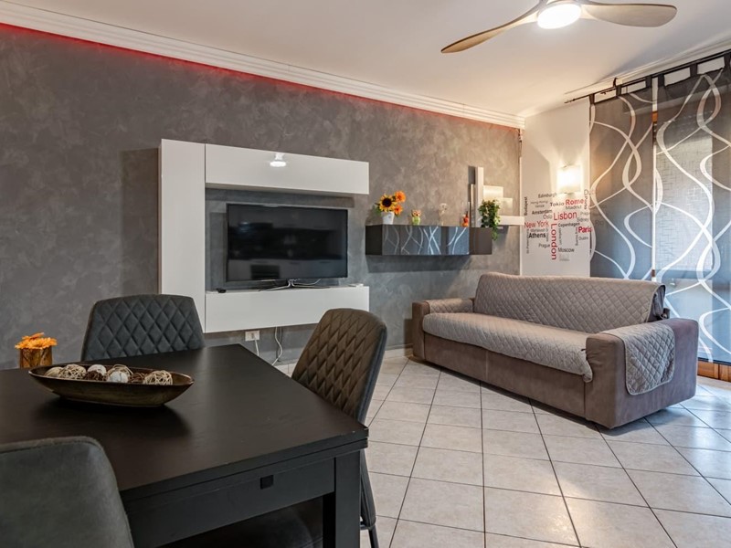 Trilocale in Vendita a Firenze, zona Peretola, 299'000&euro;, 70 m², arredato