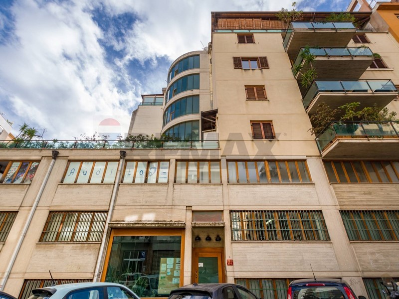 Trilocale in Vendita a Palermo, 100'000&euro;, 77 m²