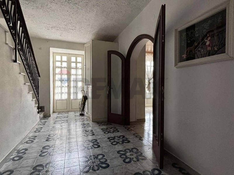 Quadrilocale in Vendita a Altofonte, 49'000&euro;, 155 m²