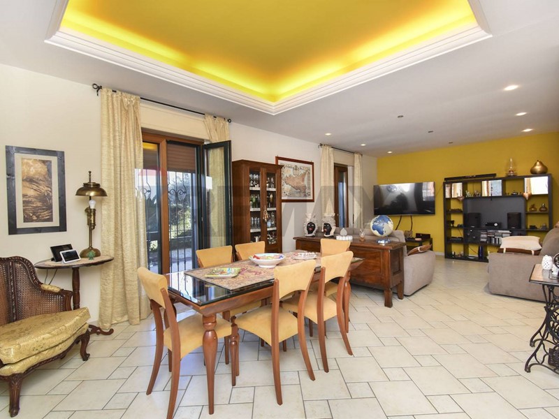 Appartamento in Vendita a Aci Castello, 300'000&euro;, 167 m²