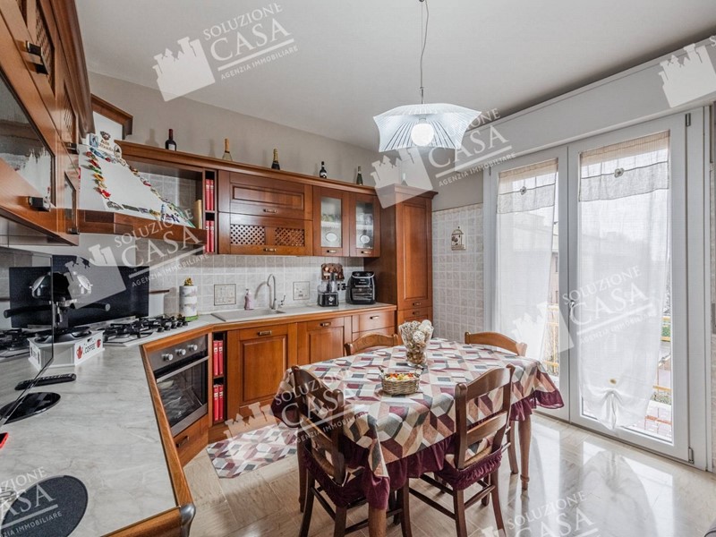 Quadrilocale in Vendita a Cento, 143 m²