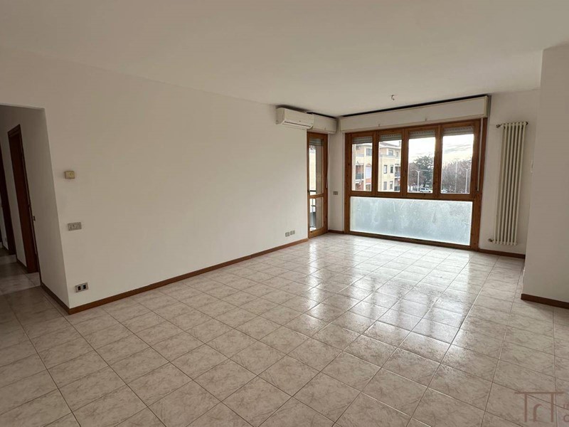 Quadrilocale in Vendita a Zanica, 165'000&euro;, 130 m²