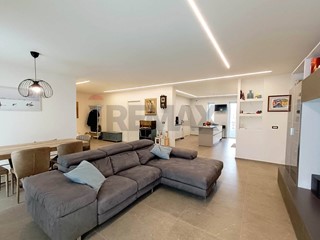 Appartamento in Vendita a Siracusa, 221'000&euro;, 180 m²