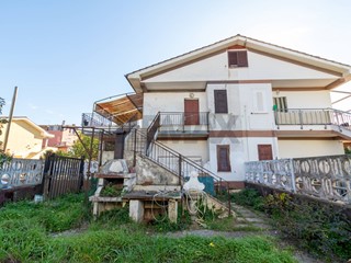 Trilocale in Vendita a Ardea, 95'000&euro;, 75 m²