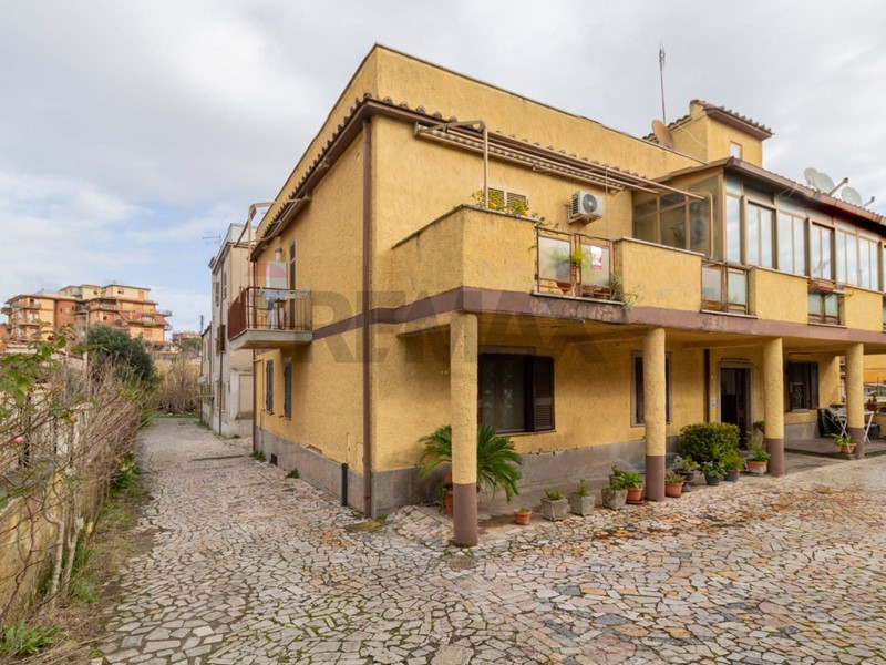 Trilocale in Vendita a Roma, 120'000&euro;, 80 m²