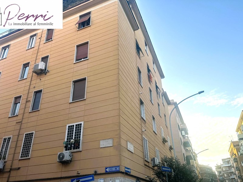 Bilocale in Vendita a Roma, 270'000&euro;, 73 m²