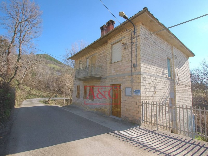 Quadrilocale in Vendita a Amandola, 25'000&euro;, 127 m²