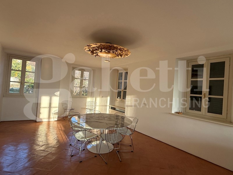 Appartamento in Vendita a Erba, 398'000&euro;, 250 m²