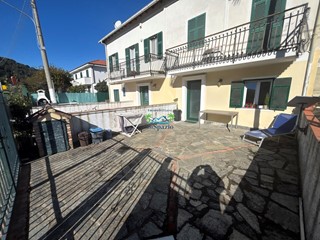 Trilocale in Vendita a Andora, zona San Bartolomeo, 139'000&euro;, 72 m²