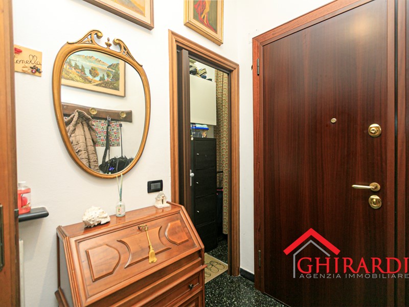 Appartamento in Vendita a Genova, zona Sestri Ponente, 155'000&euro;, 130 m²