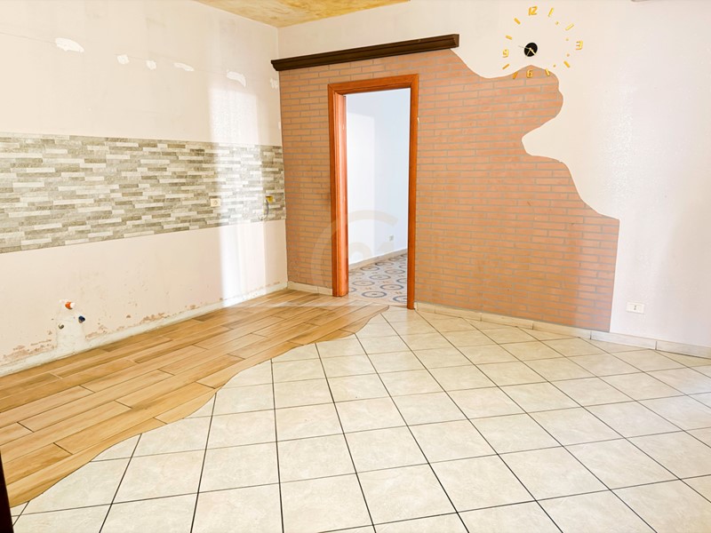 Quadrilocale in Vendita a Aci Catena, zona Loco, 79'000&euro;, 90 m², con Box