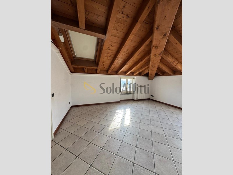 Bilocale in Affitto a Brescia, 900&euro;, 105 m², con Box