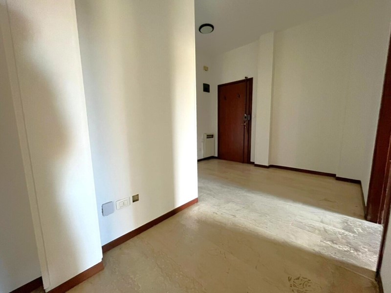 Trilocale in Vendita a Casalecchio di Reno, zona Casalecchio Centro, 220'000&euro;, 74 m², con Box