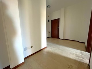 Trilocale in Vendita a Casalecchio di Reno, zona Casalecchio Centro, 220'000&euro;, 74 m², con Box