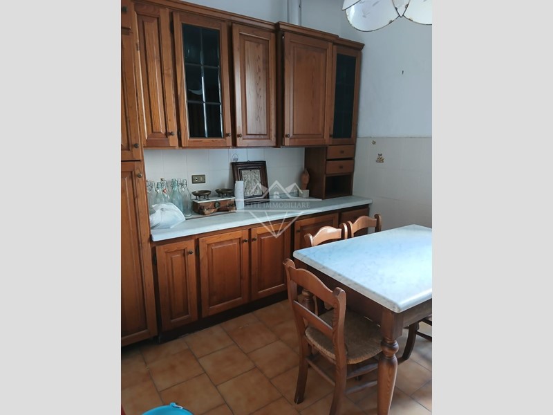 Quadrilocale in Vendita a Carrara, zona Torano, 84'000&euro;, 97 m², arredato