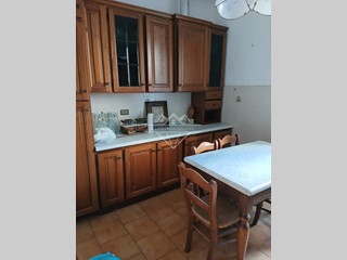 Quadrilocale in Vendita a Carrara, zona Torano, 84'000&euro;, 97 m², arredato